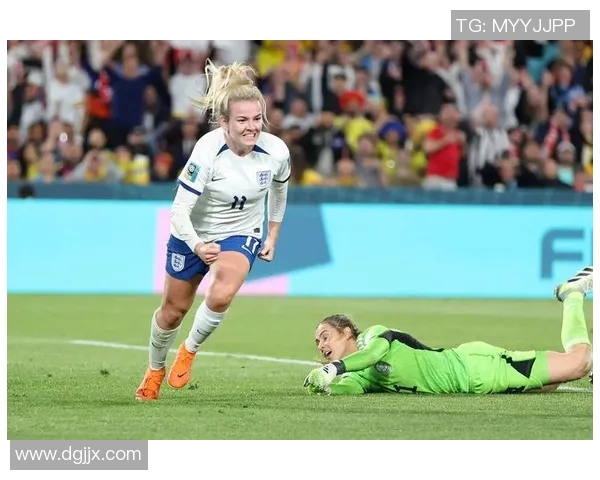 世界顶级女足球员踢球精彩瞬间展示及个人魅力分析