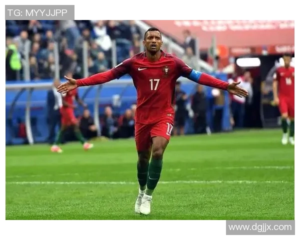 四十三号足球球星背后的传奇故事与辉煌成就解析