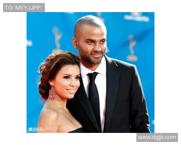 球星女友看台热情助威成焦点场边互动引爆全场氛围 球星女友看台热情助威成焦点场边互动引爆全场氛围