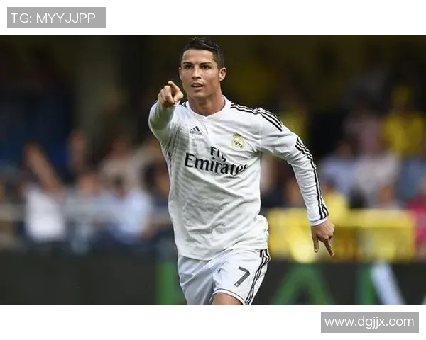 史上第一足球球星的诞生与传奇影响探讨 史上第一足球球星的诞生与传奇影响探讨